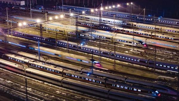 “陆地航母”震撼竞发！40天4.8亿人次，一起踏上回家路