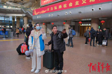 守护春运路的大学生志愿者 守护春运路的大学生志愿者