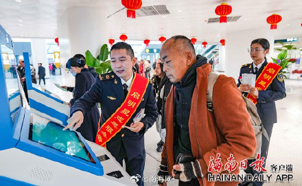 海口新海港春运首日：旅客过海“忙” 带“福”气回家