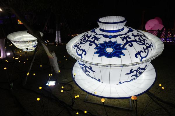 第53届成都国际熊猫灯会正式亮灯