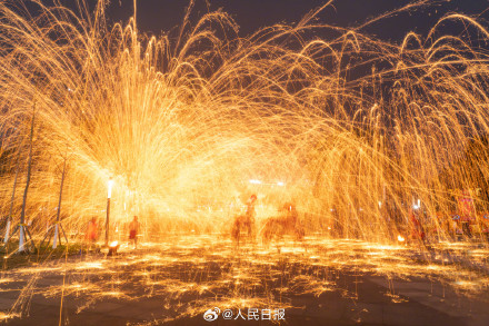 惊艳！“铁花雨”下舞龙年味这就来了