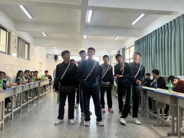 全班唱的这首歌，让支教老师泪流满面……