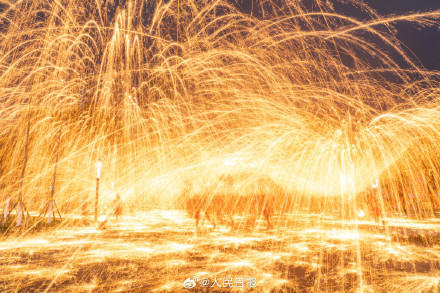 惊艳！“铁花雨”下舞龙年味这就来了