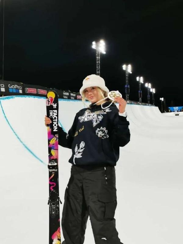 谷爱凌夺冠！赛前透露因受伤无法行走……