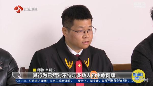 连续两次闯卡逆行上高速，他认为自己仅仅是违章？法院判了！