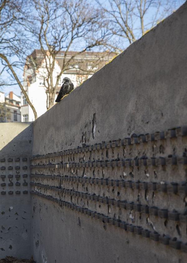 德国法兰克福:老犹太公墓外的“姓名墙” 德国法兰克福:老犹太公墓外的“姓名墙”