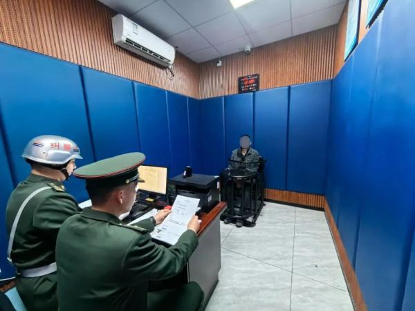 退伍后竟干这个?抓! 退伍后竟干这个?抓!