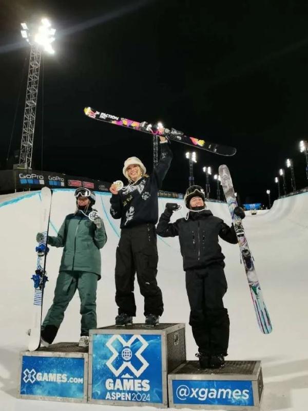 谷爱凌夺冠！赛前透露因受伤无法行走……