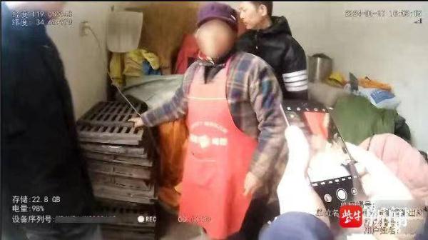 老太太偷走路面井盖，也偷走了“脚下安全”