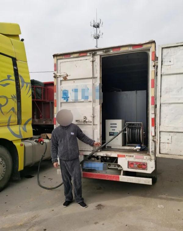 1.16吨“加油宝”在路上“转悠”,抓! 1.16吨“加油宝”在路上“转悠”,抓!