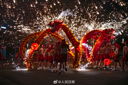 惊艳！“铁花雨”下舞龙年味这就来了