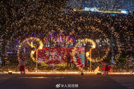 惊艳！“铁花雨”下舞龙年味这就来了