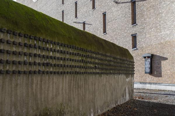 德国法兰克福:老犹太公墓外的“姓名墙” 德国法兰克福:老犹太公墓外的“姓名墙”