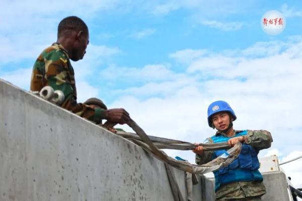 “中国蓝盔”再获好评! “中国蓝盔”再获好评!