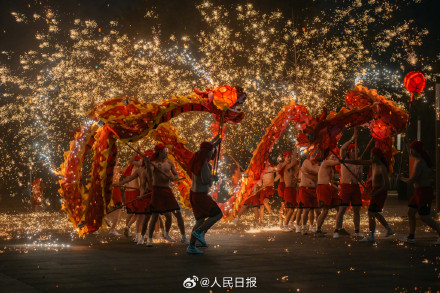 惊艳！“铁花雨”下舞龙年味这就来了