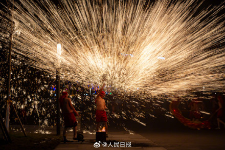 惊艳！“铁花雨”下舞龙年味这就来了