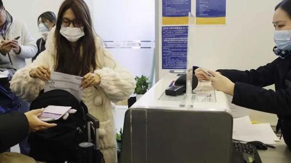 上海“空铁换乘”太方便：虹桥站下来办值机→市区打卡→机场登机！旅客：一身轻松