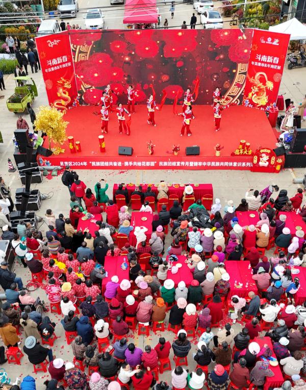 云南昆明：迎春节活动乐不停
