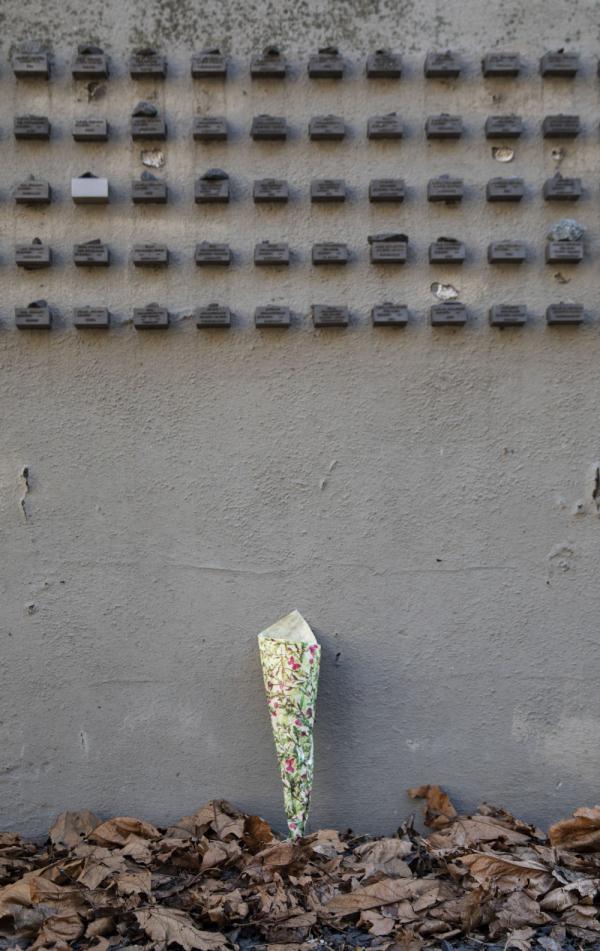 德国法兰克福:老犹太公墓外的“姓名墙” 德国法兰克福:老犹太公墓外的“姓名墙”