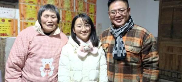 浙江一学校老师组团开车，送85名外地学生回家过年！