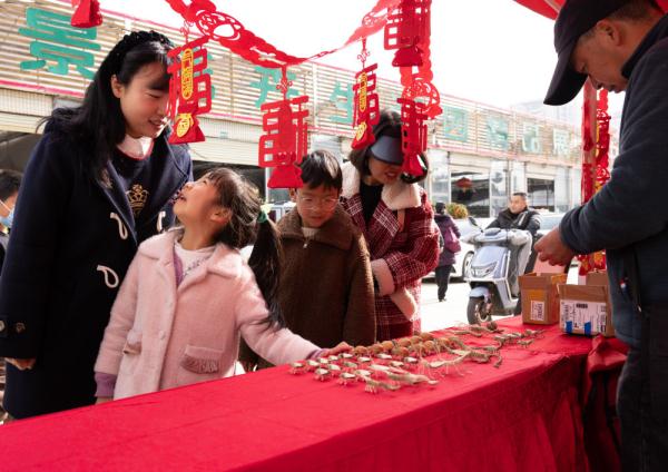 云南昆明：迎春节活动乐不停