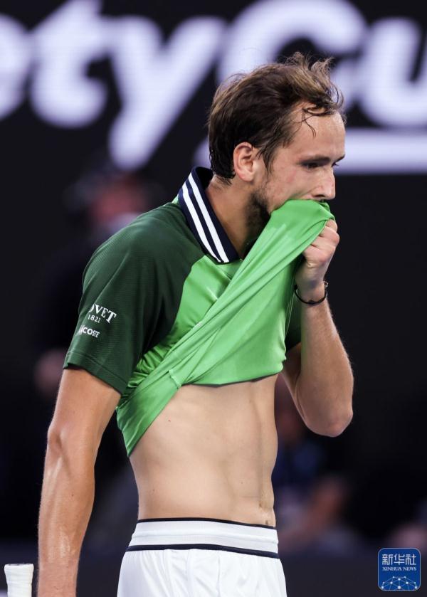网球丨澳网男单决赛:辛纳夺冠 网球丨澳网男单决赛:辛纳夺冠