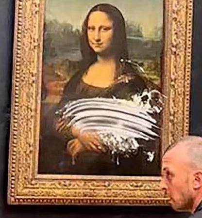 《蒙娜丽莎》遭泼番茄汤！