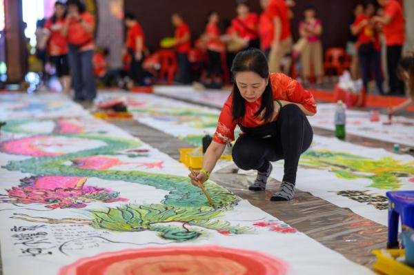 马来西亚：绘画长卷迎新春