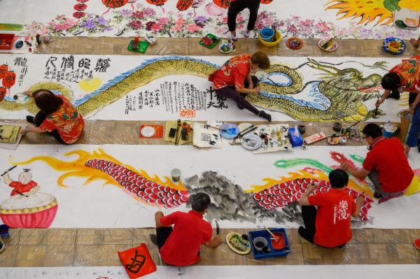 马来西亚：绘画长卷迎新春