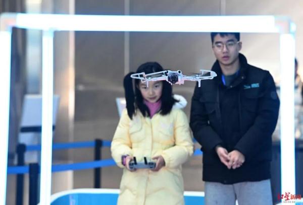 成都科幻馆正式开放 首日5000人预约逛馆