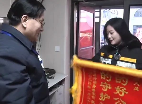 “你砸早市的碗，我砸你的锅！”