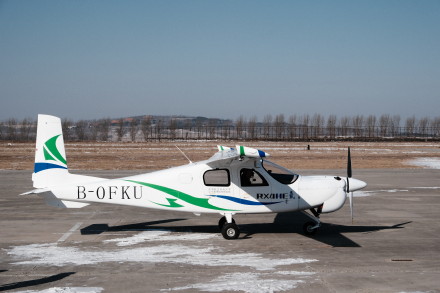 世界首款四座氢内燃飞机原型机首飞成功