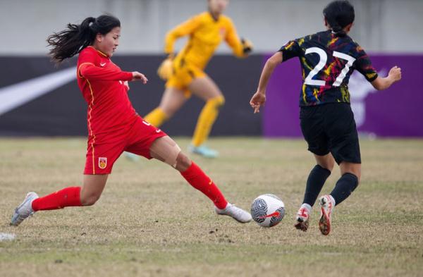 足球——U20女足邀请赛：中国队战平韩国队