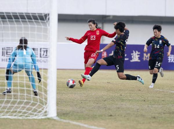 足球——U20女足邀请赛：中国队战平韩国队