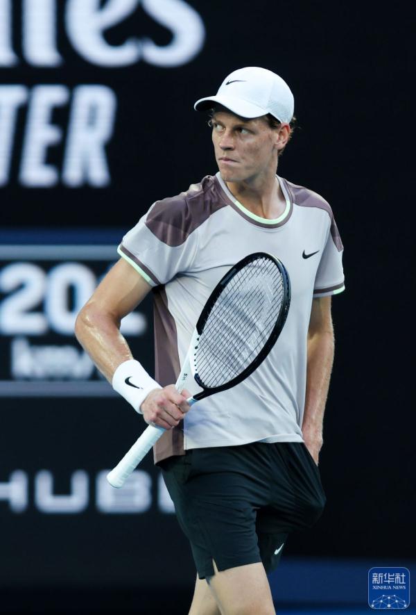 网球丨澳网男单决赛:辛纳夺冠 网球丨澳网男单决赛:辛纳夺冠