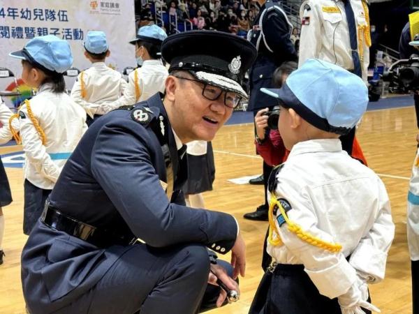 香港萌娃升国旗,唱国歌!爱国教育从这里开始 香港萌娃升国旗,唱国歌!爱国教育从这里开始