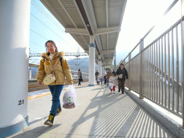 新华全媒+丨川青铁路带火新“高原三宝” 新华全媒+丨川青铁路带火新“高原三宝”