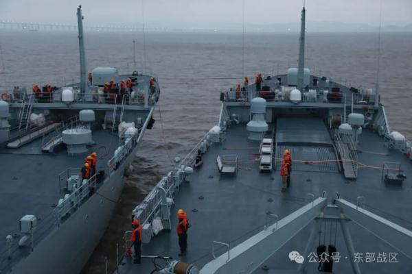 登陆舰编队，出击！