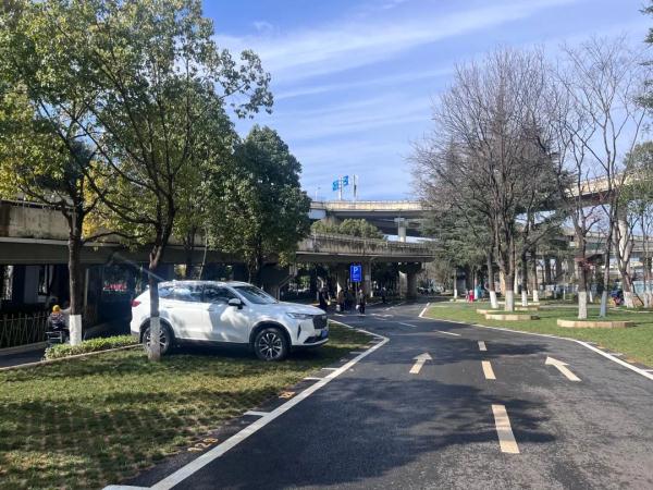 春运期间停车免费昆明站南广场停车场正式启用