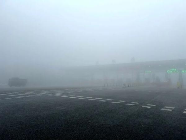 贵阳一地发布大雾红色预警信号 贵阳一地发布大雾红色预警信号