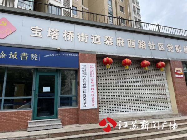 七旬独居老人凌晨砸楼下邻居的门  邻里矛盾何解？