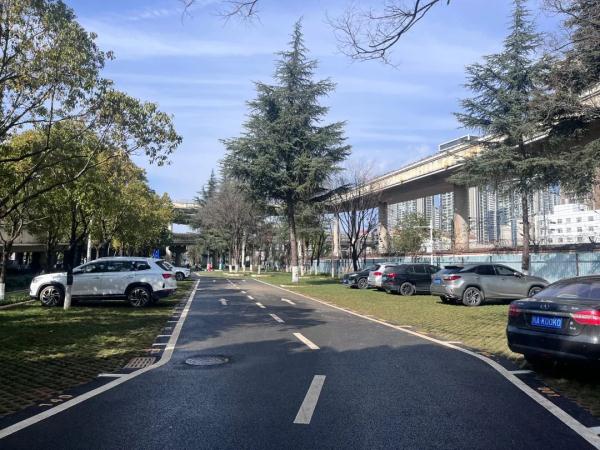 春运期间停车免费昆明站南广场停车场正式启用