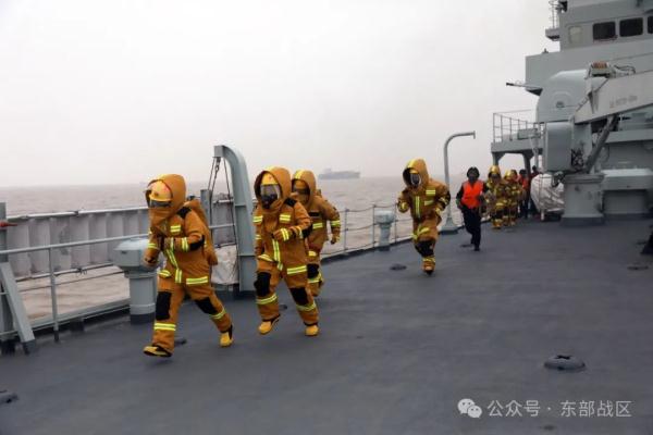 登陆舰编队，出击！