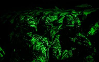 超酷视角！看高原侦察兵夜间战术演练现场