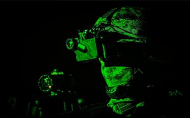 超酷视角！看高原侦察兵夜间战术演练现场