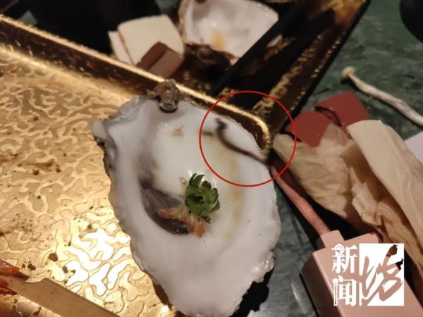 知名连锁餐厅“牛New寿喜烧”吃出虫子，还不止一条……