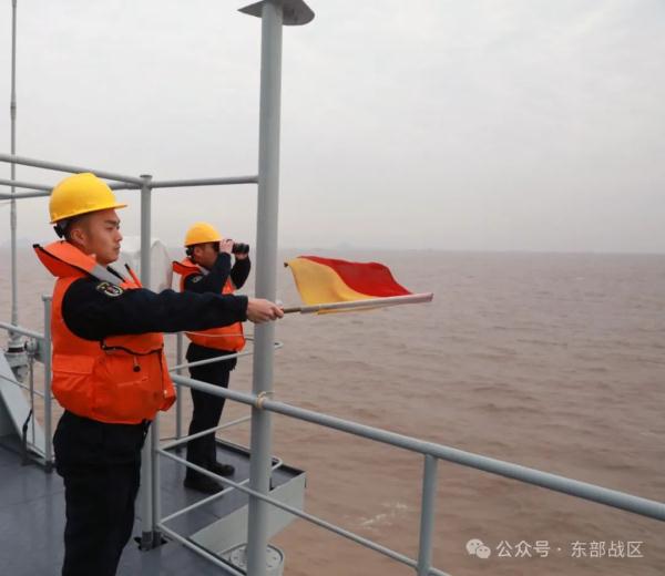 登陆舰编队，出击！