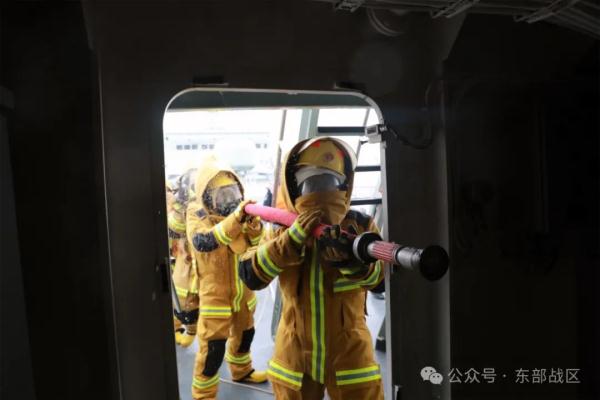 登陆舰编队，出击！