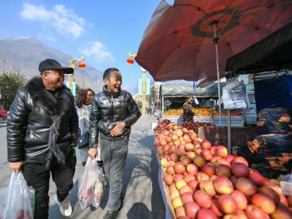 新华全媒+丨川青铁路带火新“高原三宝” 新华全媒+丨川青铁路带火新“高原三宝”