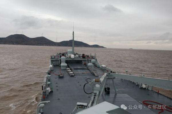 登陆舰编队，出击！